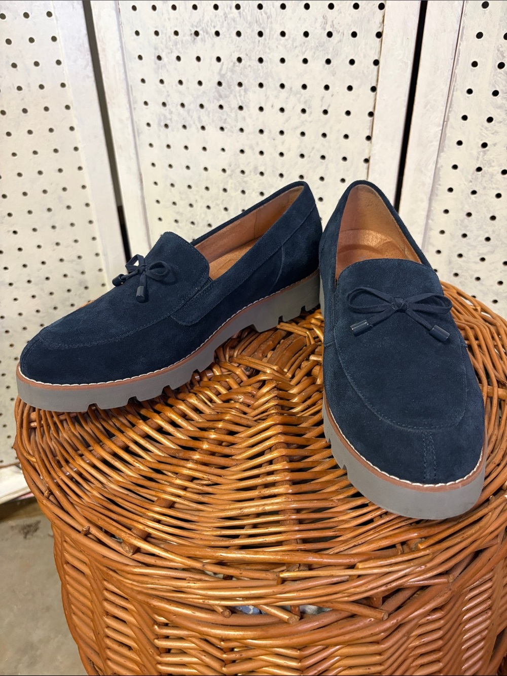 Vionic suede - Picture 8 of 9